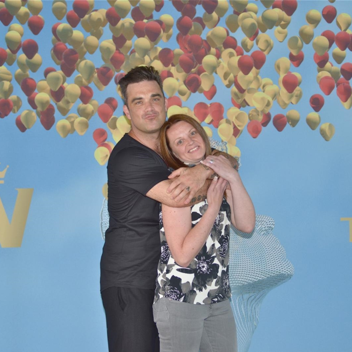 A picture of Sarah and Robbie Williams