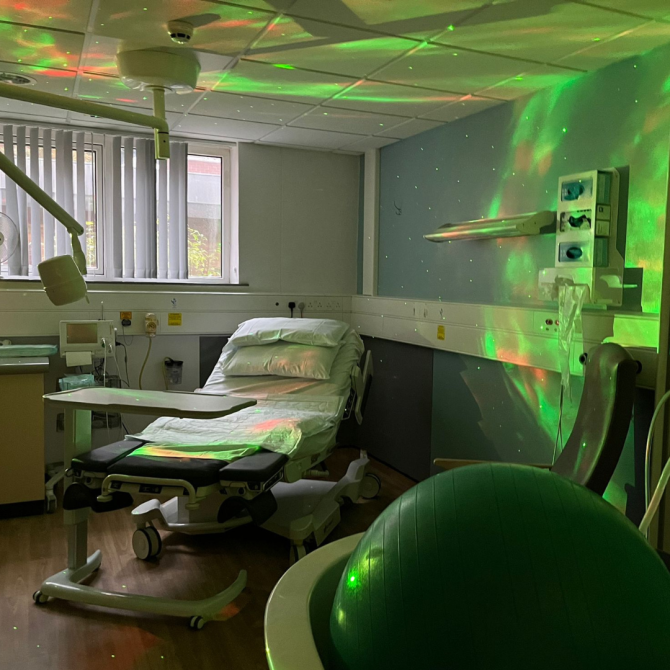 picture of projector lights and equipment in labour room